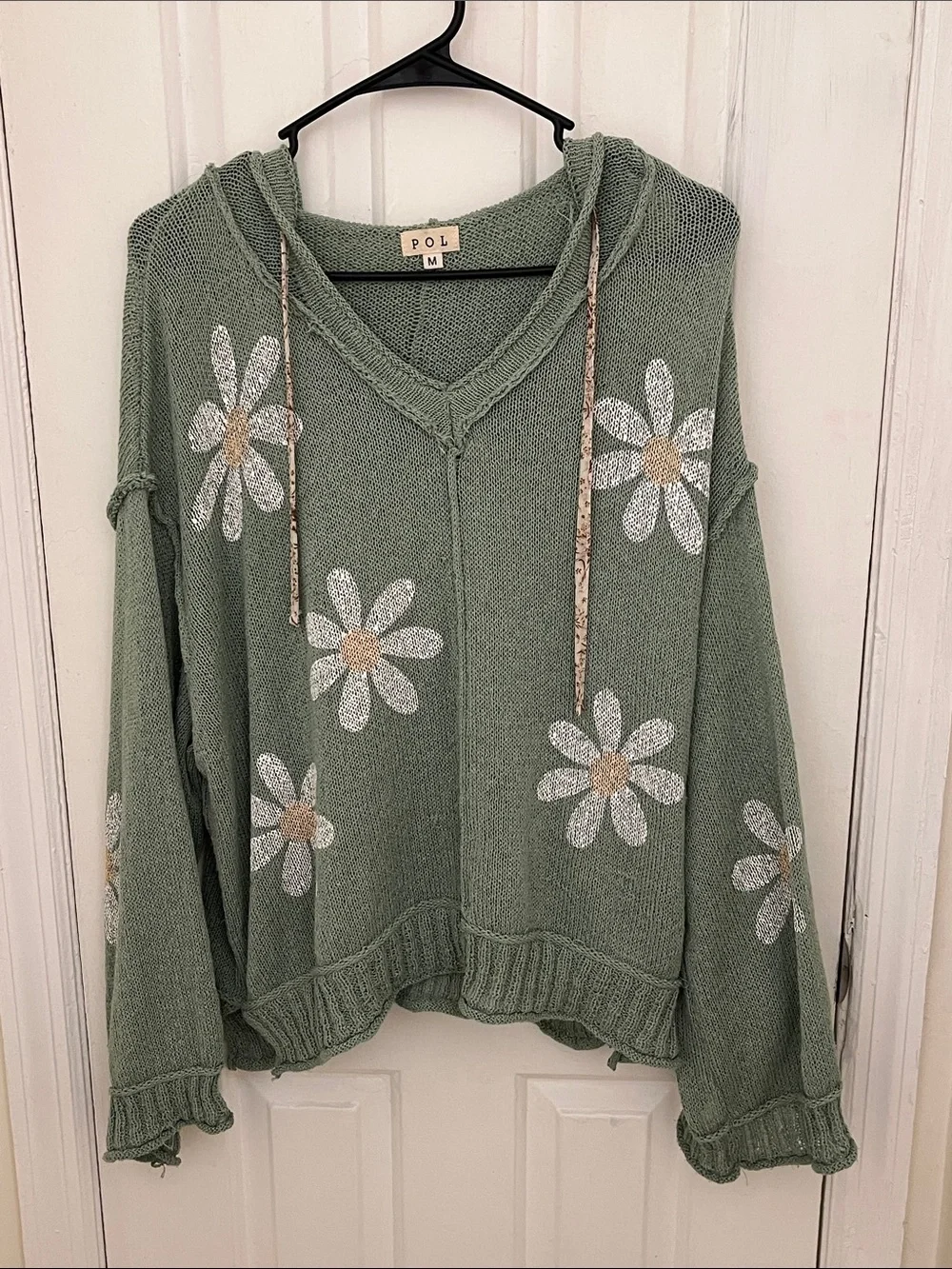 Green Daisy Oversized Knit Sweater - Picture 4 of 9